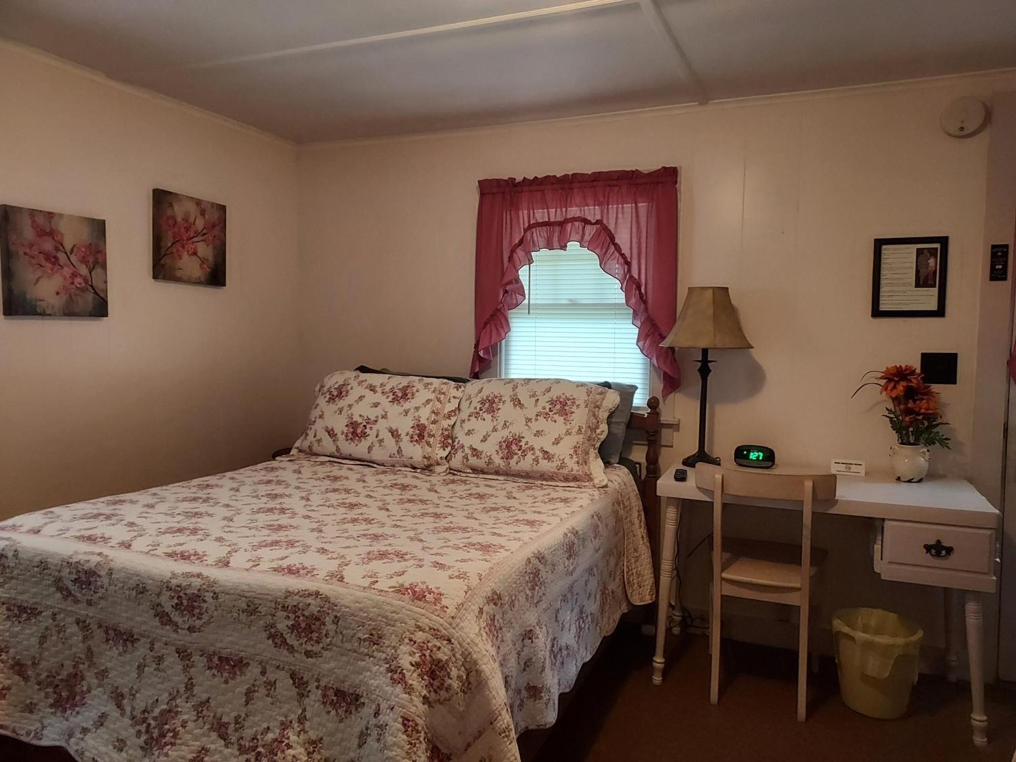 Serenity Motel Shaftsbury Exterior photo